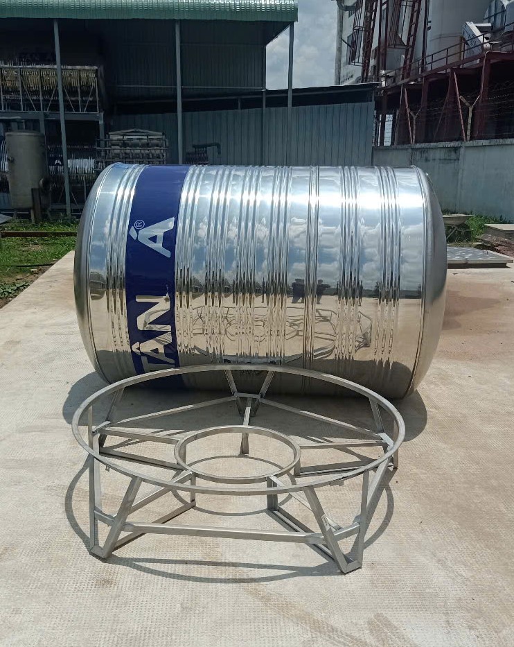Dùng máy siêu âm đo nhiều điểm trên thân bồn inox Đo độ dày bồn inox Tân Á bằng máy siêu âm không phá hủy